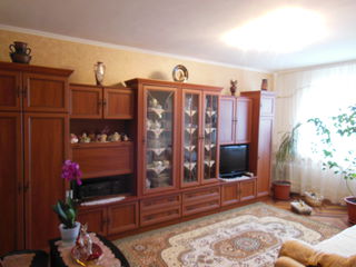 Se vinde apartament, 3 odai, aditional vila si garaj foto 1