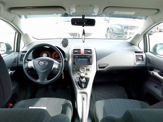 Toyota Auris foto 8