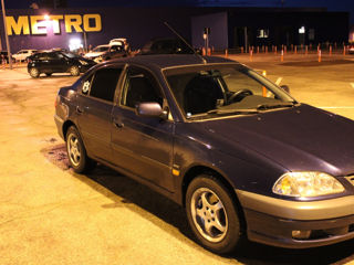 Toyota Avensis foto 4