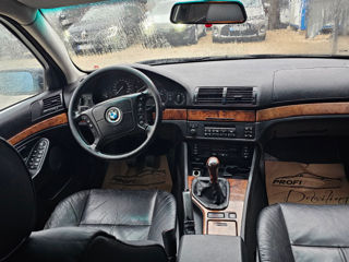 BMW 5 Series foto 2