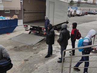 Грузчики + контейнер. Вывоз мусора. Evacuarea deseurilor foto 2