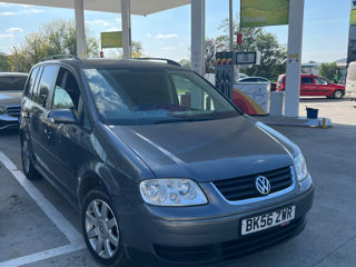 Volkswagen Touran foto 2