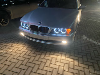 BMW 5 Series foto 4