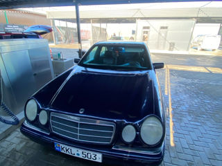 Mercedes E-Class foto 2