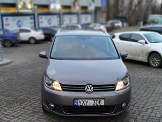 Volkswagen Touran foto 1