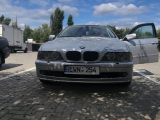 BMW 5 Series foto 1