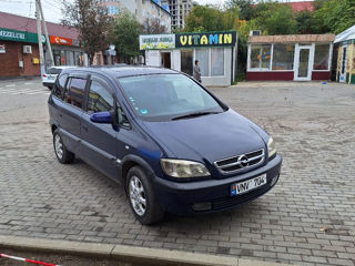 Opel Zafira foto 1