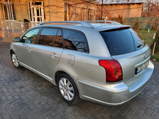 Toyota Avensis foto 5