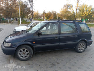 Mitsubishi Space Wagon foto 2