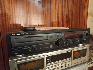 Tascam CD-RW700 professional , recorder end player end dac foto 2