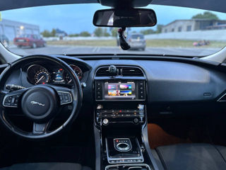 Jaguar XE foto 4