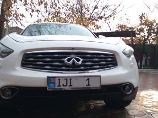 Infiniti Q70 foto 6