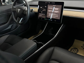 Tesla Model 3 foto 6