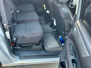 Toyota Avensis Verso foto 7