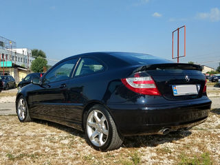 Mercedes C-Class foto 1