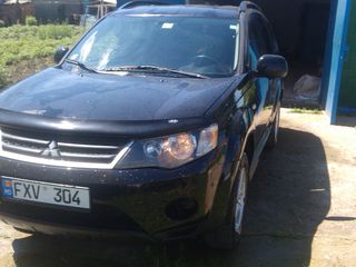 Mitsubishi Outlander foto 1