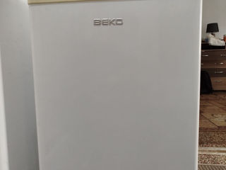 Продаётся компактный холодильник beko!