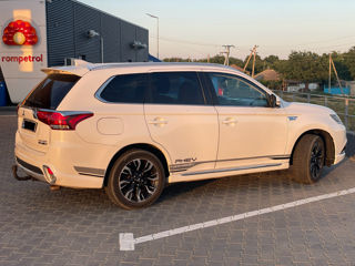 Mitsubishi Outlander foto 2