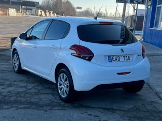 Peugeot 208 foto 5