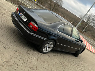 BMW 5 Series foto 4