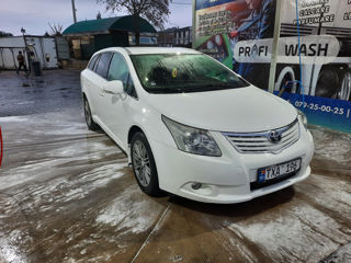 Toyota Avensis foto 2