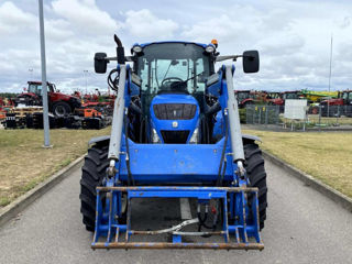 New Holland foto 2