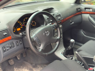 Toyota Avensis foto 8