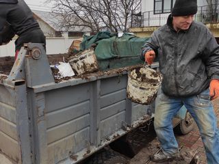 Вывоз мусора. Evacuarea gunoiului. foto 5