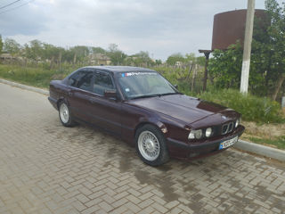 BMW 5 Series foto 2