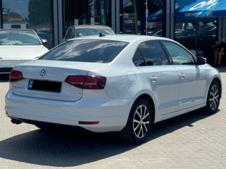 Volkswagen Jetta foto 4