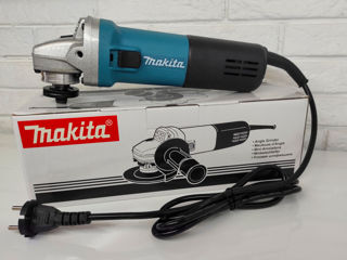 Продаю новую болгарку Makita ,диск - 125мм с регулятором!