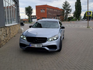 Mercedes E-Class foto 1