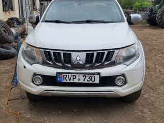 Mitsubishi L200 foto 2