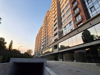 Apartament cu 2 camere, 81 m², Buiucani, Chișinău foto 2