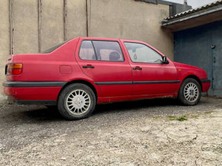 Volkswagen Vento foto 3