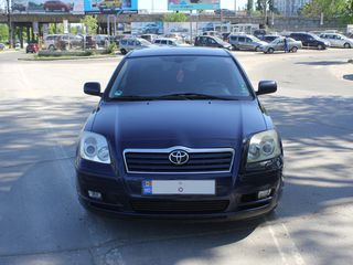 Toyota Avensis foto 2