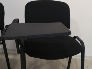 Офисный стул со столиком
