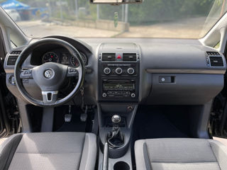 Volkswagen Touran foto 9