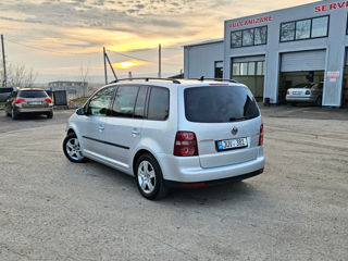 Volkswagen Touran foto 4