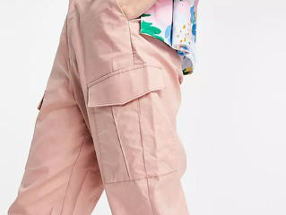 Urban Revivo брюки карго в розовом цвете