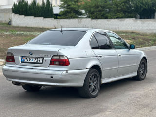 BMW 5 Series foto 4