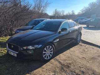 Jaguar XE foto 2