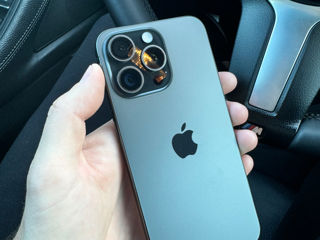 iPhone 15 Pro Max Bateria 100% foto 3