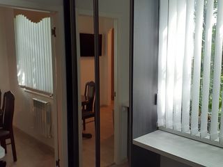 Se vinde apartament cu trei camere. foto 1