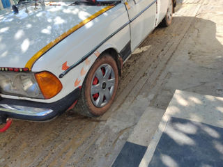 Mercedes Series (W123) foto 3