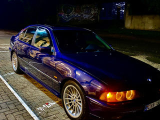 BMW 5 Series foto 3