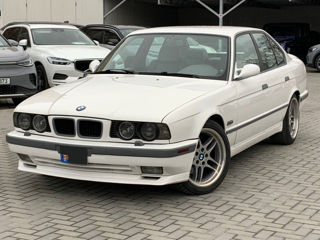 BMW 5 Series foto 1