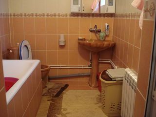 Euroreparatie, fatada buna, incalzire autonoma, internet, baie Wc in casa foto 9