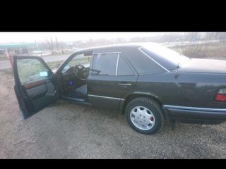 Mercedes Series (W124) foto 2