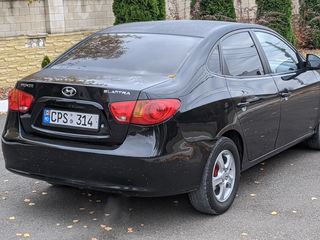 Hyundai Elantra foto 5